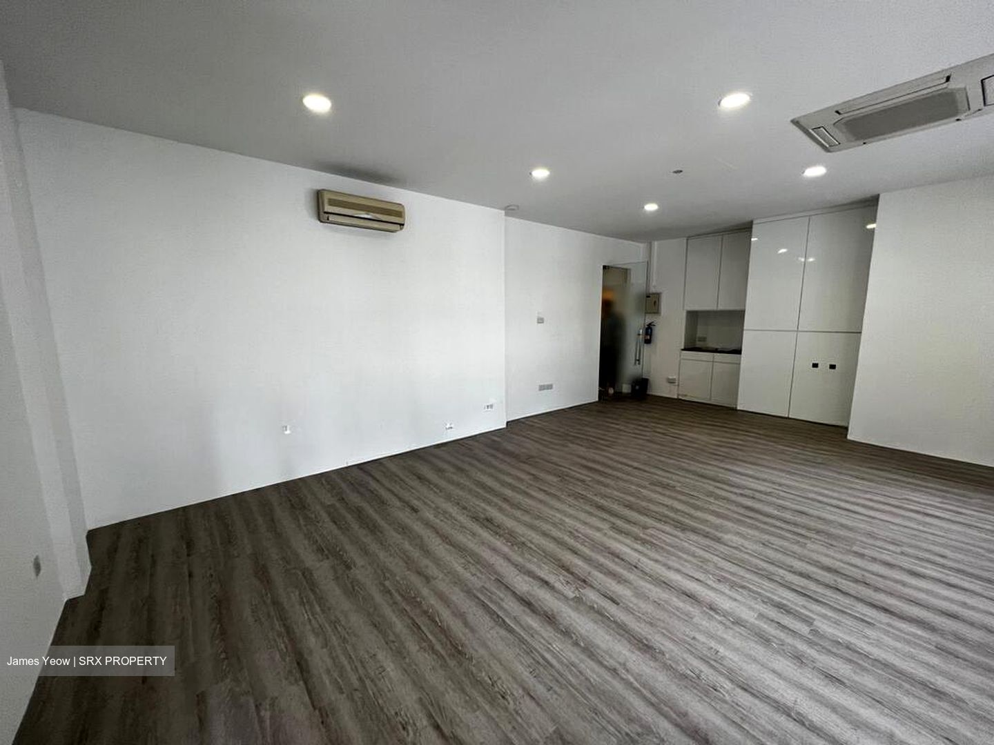 Emerald Garden (D1), Office #566779871